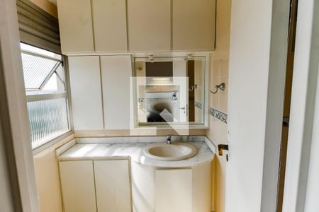 Apartamento à venda com 198m², 4 quartos e 3 vagas Apartamento à venda com 198m², 4 quartos e 3 vagasBanheiro da Suíte 2