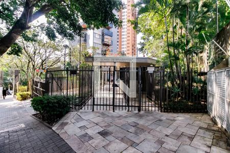 Apartamento à venda com 198m², 4 quartos e 3 vagas Apartamento à venda com 198m², 4 quartos e 3 vagasFachada e portaria