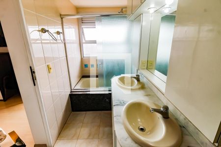 Apartamento à venda com 198m², 4 quartos e 3 vagas Apartamento à venda com 198m², 4 quartos e 3 vagasBanheiro da Suíte 1