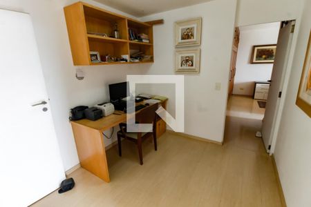 Apartamento à venda com 198m², 4 quartos e 3 vagas Apartamento à venda com 198m², 4 quartos e 3 vagasEscritório