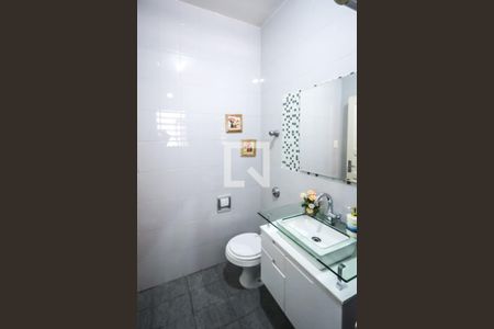 Casa à venda com 210m², 3 quartos e 2 vagasBanheiro