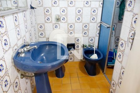 Casa à venda com 334m², 4 quartos e 4 vagas Casa à venda com 334m², 4 quartos e 4 vagasBanheiro