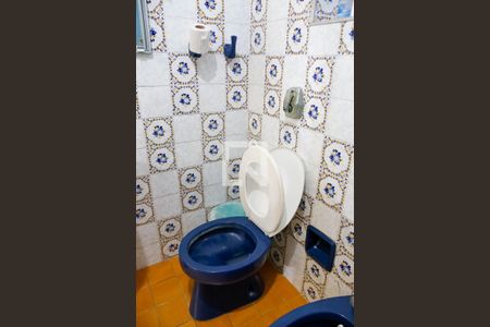 Casa à venda com 334m², 4 quartos e 4 vagas Casa à venda com 334m², 4 quartos e 4 vagasBanheiro