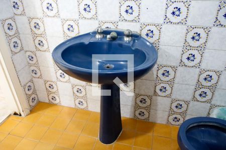 Casa à venda com 334m², 4 quartos e 4 vagas Casa à venda com 334m², 4 quartos e 4 vagasBanheiro