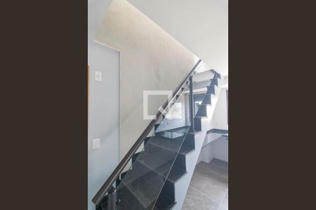 Apartamento à venda com 120m², 2 quartos e 2 vagasEscada