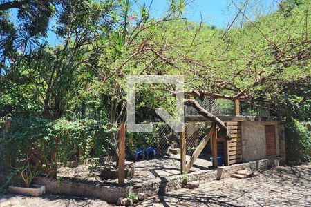 Casa à venda com 600m², 6 quartos e 3 vagas Casa à venda com 600m², 6 quartos e 3 vagasCanil