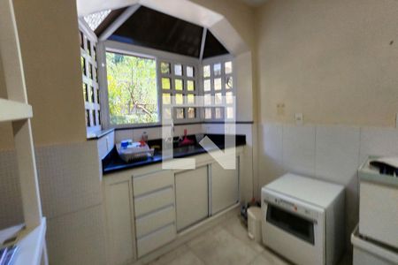 Casa à venda com 600m², 6 quartos e 3 vagas Casa à venda com 600m², 6 quartos e 3 vagasCasa 2 - Sala