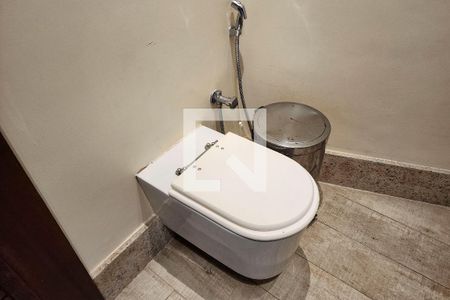 Casa à venda com 600m², 6 quartos e 3 vagas Casa à venda com 600m², 6 quartos e 3 vagasLavabo 3