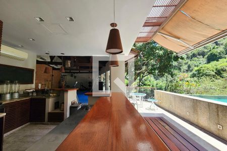 Casa à venda com 600m², 6 quartos e 3 vagas Casa à venda com 600m², 6 quartos e 3 vagasÁrea Gourmet