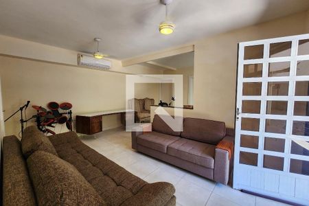 Casa à venda com 600m², 6 quartos e 3 vagas Casa à venda com 600m², 6 quartos e 3 vagasCasa 2 - Sala