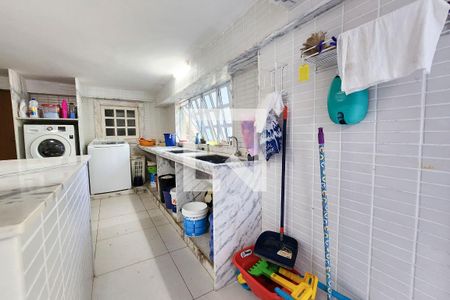 Casa à venda com 600m², 6 quartos e 3 vagas Casa à venda com 600m², 6 quartos e 3 vagasÁrea de Serviço