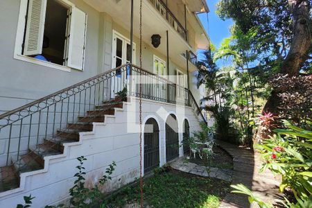 Casa à venda com 600m², 6 quartos e 3 vagas Casa à venda com 600m², 6 quartos e 3 vagasFachada interna