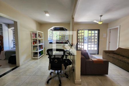 Casa à venda com 600m², 6 quartos e 3 vagas Casa à venda com 600m², 6 quartos e 3 vagasCasa 2 - Sala