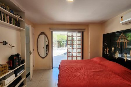 Casa à venda com 600m², 6 quartos e 3 vagas Casa à venda com 600m², 6 quartos e 3 vagasCasa 2 - Suíte