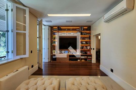 Casa à venda com 600m², 6 quartos e 3 vagas Casa à venda com 600m², 6 quartos e 3 vagasSuíte 3