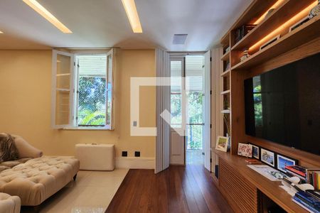 Casa à venda com 600m², 6 quartos e 3 vagas Casa à venda com 600m², 6 quartos e 3 vagasSuíte 3