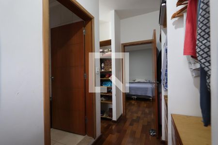 Casa à venda com 352m², 5 quartos e 2 vagasCloset