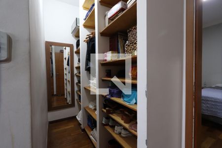 Casa à venda com 352m², 5 quartos e 2 vagasCloset