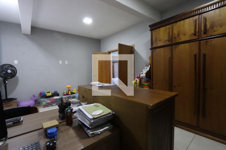 Casa à venda com 352m², 5 quartos e 2 vagasQuarto 4 (escritório)