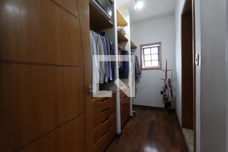 Casa à venda com 352m², 5 quartos e 2 vagasCloset