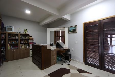 Casa à venda com 352m², 5 quartos e 2 vagasQuarto 4 (escritório)