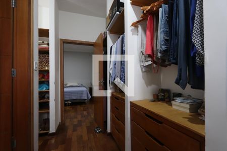 Casa à venda com 352m², 5 quartos e 2 vagasCloset