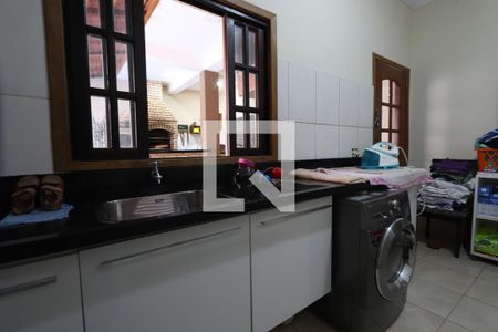 Casa à venda com 352m², 5 quartos e 2 vagasLavanderia
