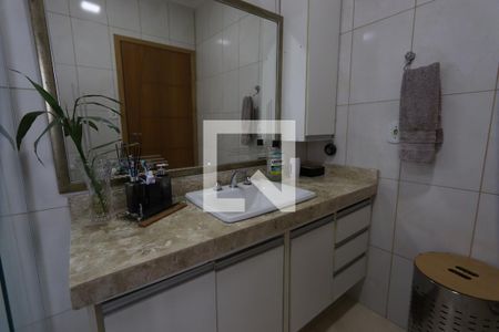 Casa à venda com 352m², 5 quartos e 2 vagasBanheiro da Suíte