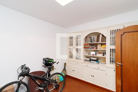 Casa à venda com 330m², 3 quartos e 4 vagas Casa à venda com 330m², 3 quartos e 4 vagasEscritório