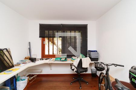 Casa à venda com 330m², 3 quartos e 4 vagas Casa à venda com 330m², 3 quartos e 4 vagasEscritório