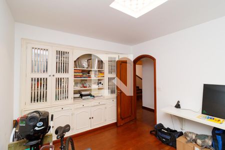 Casa à venda com 330m², 3 quartos e 4 vagas Casa à venda com 330m², 3 quartos e 4 vagasEscritório