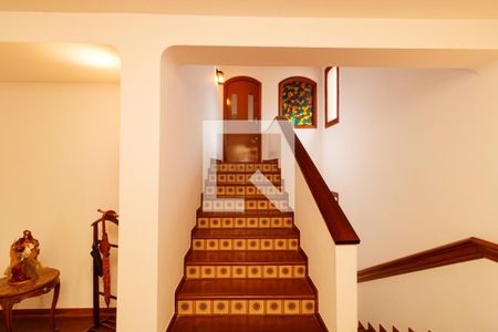 Casa à venda com 330m², 3 quartos e 4 vagas Casa à venda com 330m², 3 quartos e 4 vagasEscada