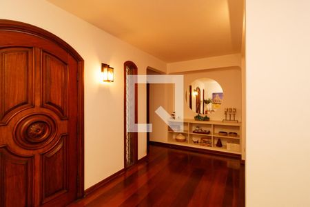 Casa à venda com 330m², 3 quartos e 4 vagas Casa à venda com 330m², 3 quartos e 4 vagasHall de Entrada