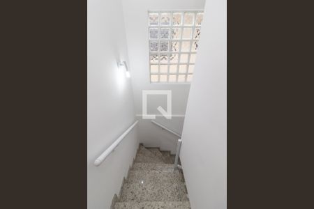 Casa para alugar com 65m², 3 quartos e 1 vagaEscada