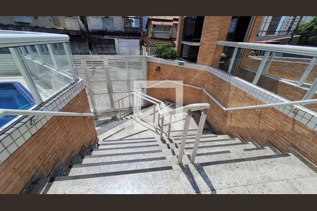 Apartamento para alugar com 122m², 3 quartos e 1 vaga Apartamento para alugar com 122m², 3 quartos e 1 vagaEscada