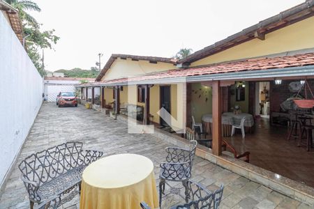 Casa à venda com 225m², 4 quartos e 4 vagasFachada