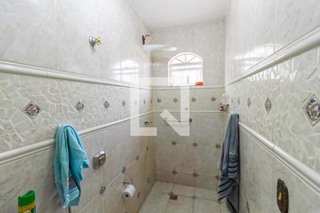 Casa à venda com 225m², 4 quartos e 4 vagasBanheiro da suíte