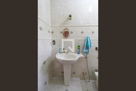 Casa à venda com 225m², 4 quartos e 4 vagasBanheiro da suíte