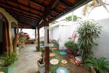 Casa à venda com 225m², 4 quartos e 4 vagasQuintal