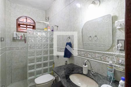 Casa à venda com 225m², 4 quartos e 4 vagasBanheiro social