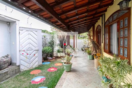 Casa à venda com 225m², 4 quartos e 4 vagasQuintal