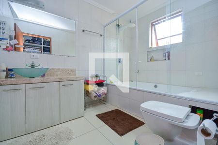 Casa à venda com 697m², 4 quartos e 10 vagasBanheiro da Suíte 2