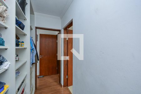 Casa à venda com 697m², 4 quartos e 10 vagasCloset da suíte 2