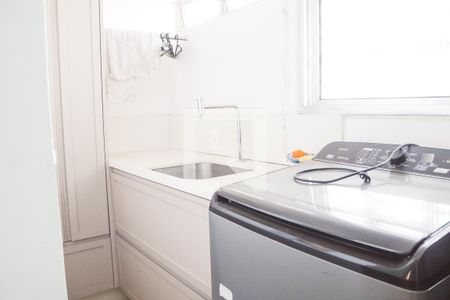 Apartamento para alugar com 68m², 2 quartos e 1 vagaÁrea de Serviço