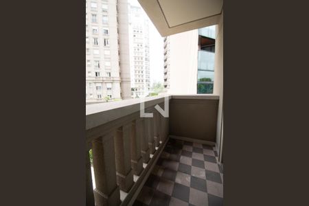 Apartamento à venda com 99m², 2 quartos e 2 vagasÁrea de serviço