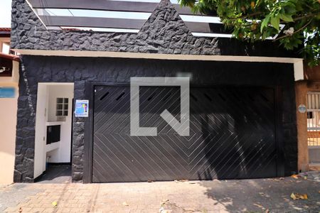 Casa à venda com 153m², 3 quartos e 2 vagasFachada