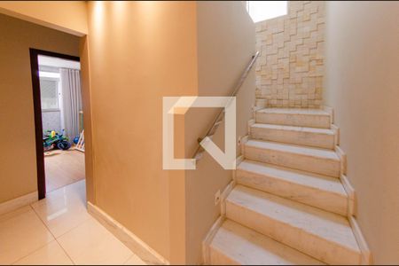 Escada de apartamento à venda com 3 quartos, 160m² em Buritis, Belo Horizonte