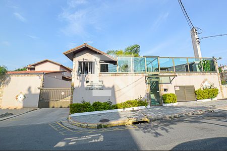 Casa de condomínio à venda com 93m², 2 quartos e 2 vagasFachada e portaria