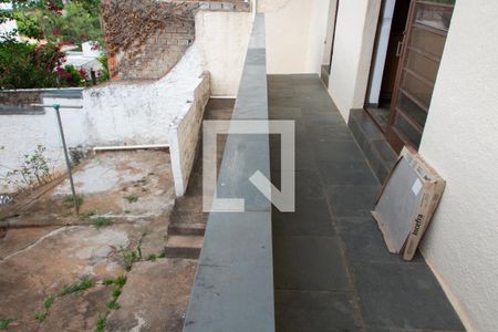 Casa à venda com 280m², 3 quartos e 2 vagasÁREA EXTERNA FUNDOS