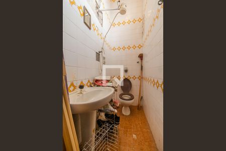 Casa à venda com 217m², 3 quartos e 5 vagas Casa à venda com 217m², 3 quartos e 5 vagasBanheiro de serviço